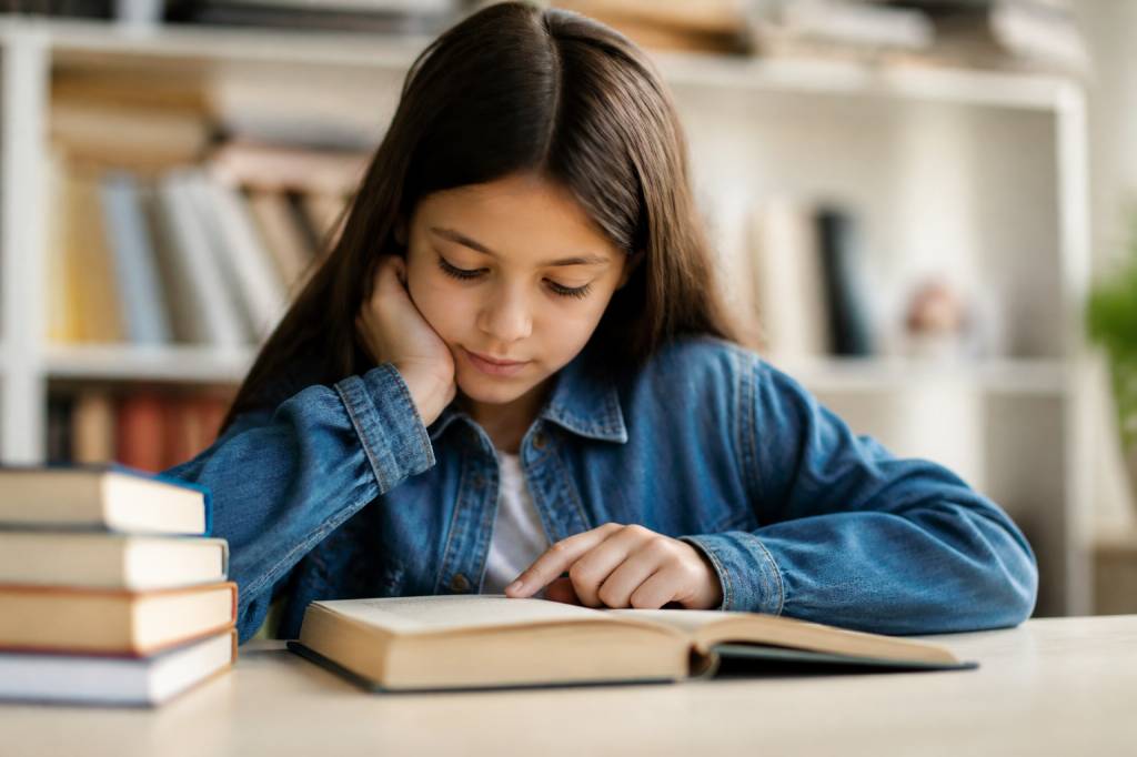 Pourquoi la lecture quotidienne reste essentielle à la réussite des élèves : bienfaits et conseils pratiques